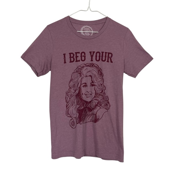 Rowdy Crowd Clothing Graphic Tee I Beg Your Dolly Parton T-Shirt Size Small - Picture 1 of 5